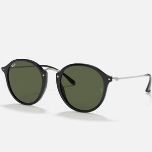 Ray-Ban Round Fleck Sunglasses in Polished Black with case!